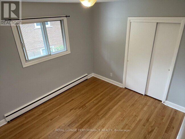 Photo du bâtiment - 321-321 Lavergne St