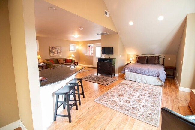 Foto del edificio - Craftsman Cottage: Furnished Jacksonville ...