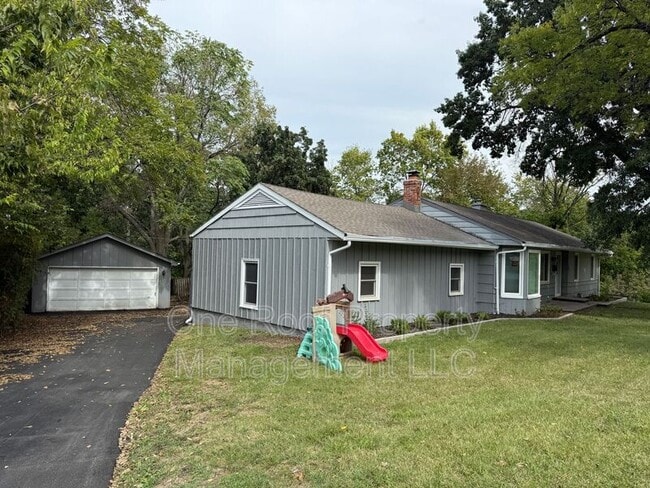 Building Photo - 102 E 96th St