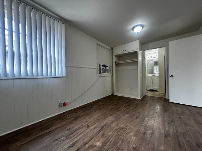 Building Photo - 1841 Mayflower Ave