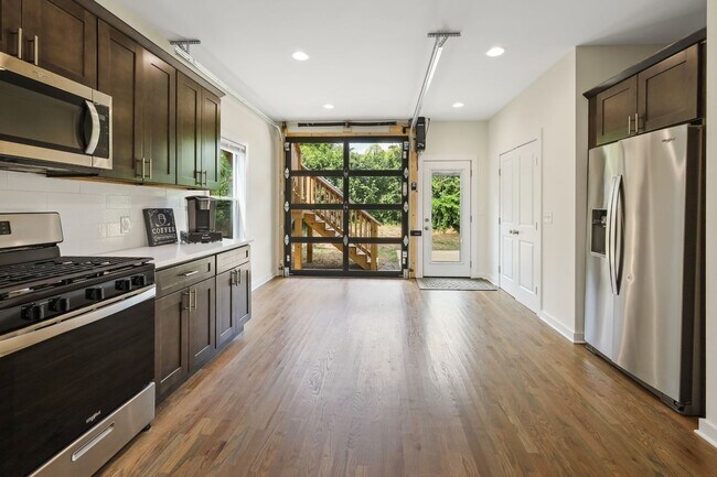 Foto del edificio - Multi Generational / Roommate Home in Nort...