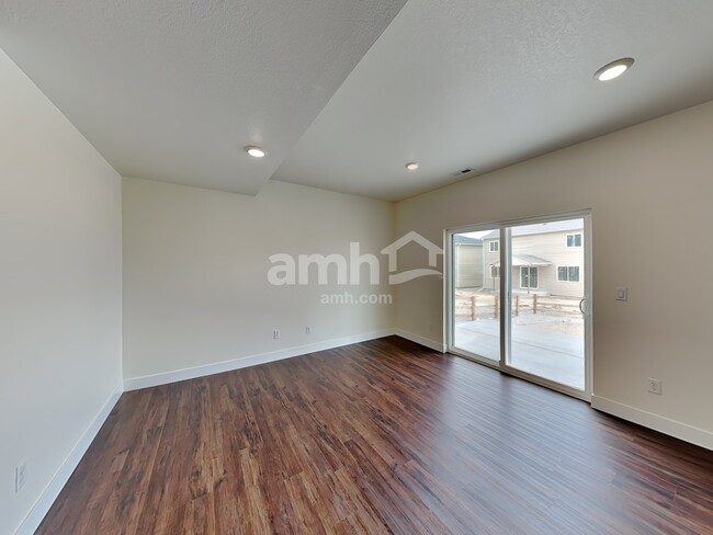 Building Photo - 3939 Ryedale Wy