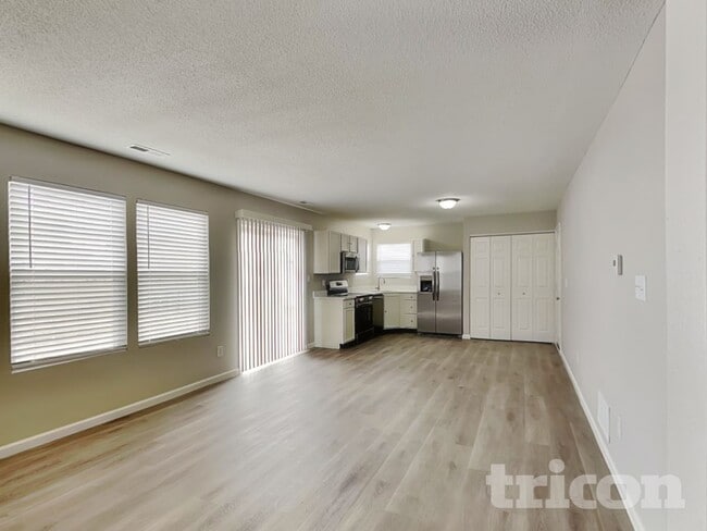 Foto del edificio - 824 Daybreak Dr