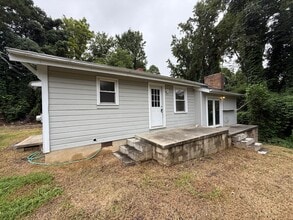 Building Photo - 1500 Lake Village Dr