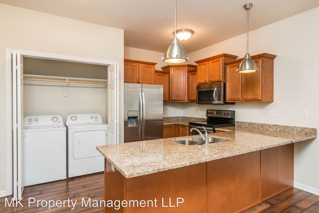 Building Photo - 2525 Bellerive Dr