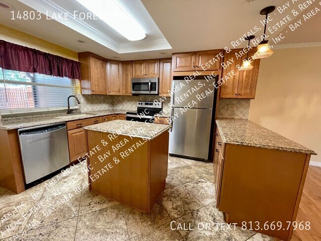 Building Photo - 14803 Lake Forest Dr