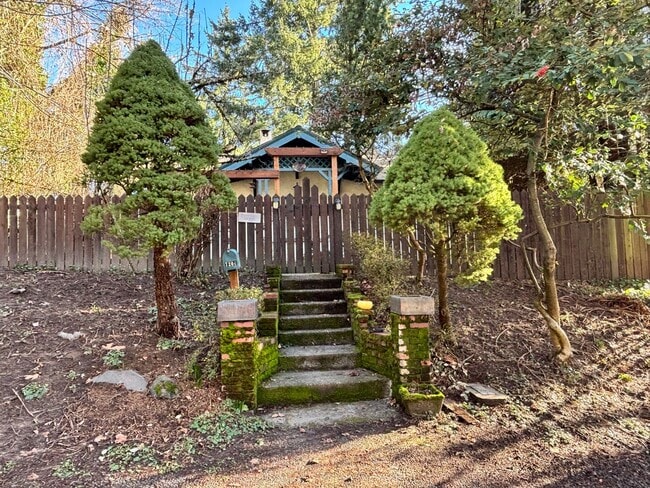 Eclectic Hillsdale Charmer - Eclectic Hillsdale Charmer House