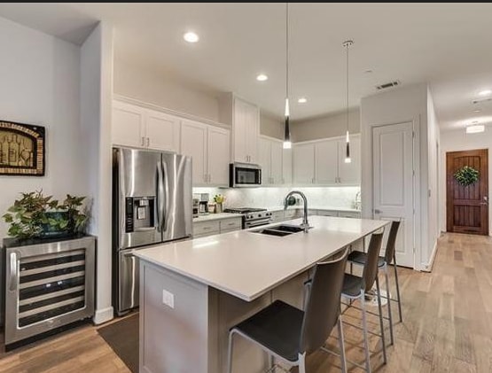 Foto del edificio - 5015 Meridian Ln