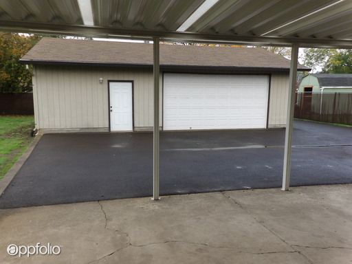 Building Photo - 381 SE 37th Ave