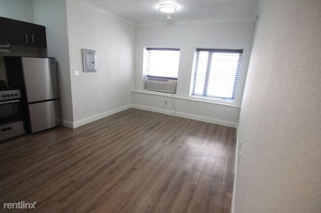 Foto del edificio - 1417 N Bronson Ave