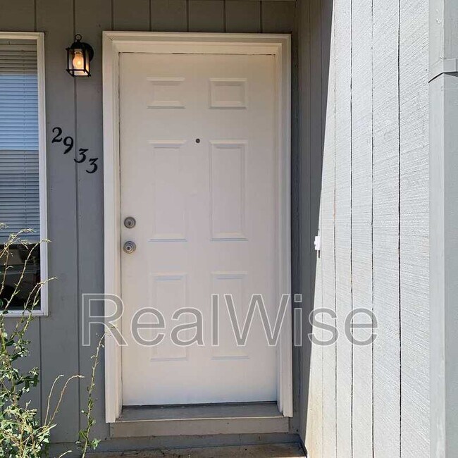 Building Photo - 2933 SE 38th Ct