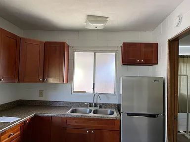 Foto del edificio - Detached 2 bedroom, 1 bath cottage behind a main house