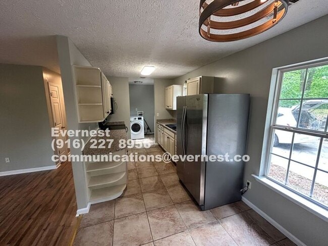Building Photo - Charming 4-Bedroom Home with Modern Amenit...