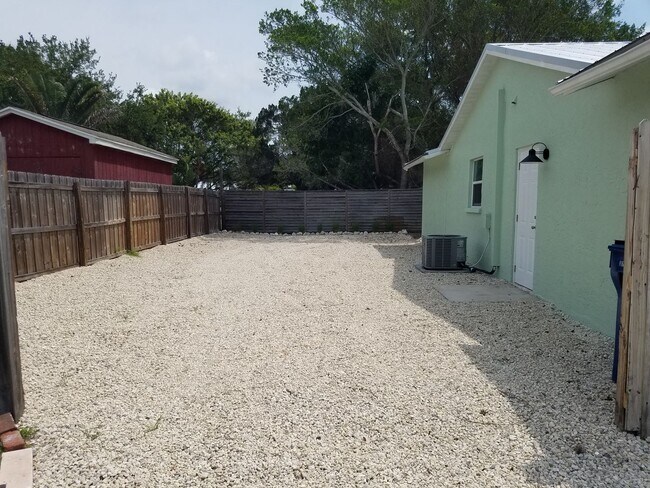 Building Photo - 3/2 NORTH WEST BRADENTON