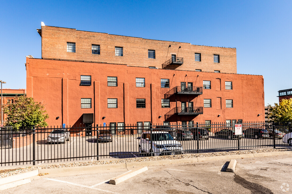 Building Photo - 915 Broadway Apartments