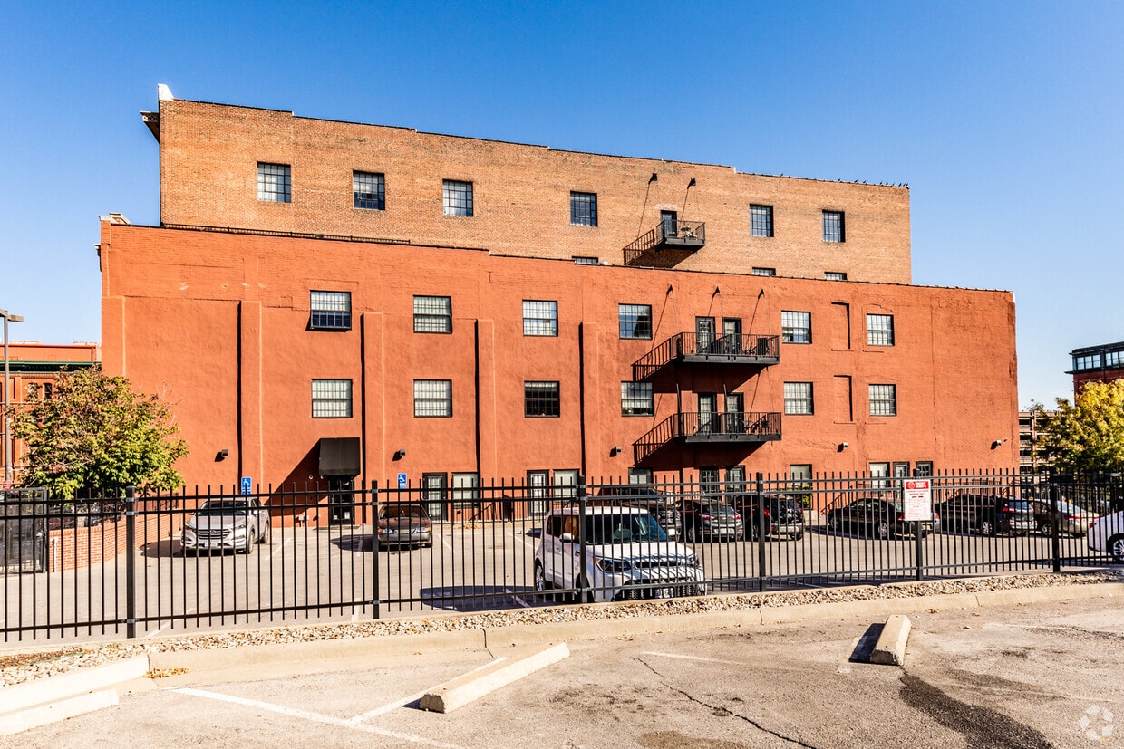 Foto del edificio - 915 Broadway Apartments