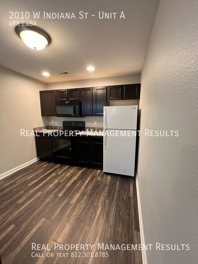 Building Photo - Ideal Student Housing - Close to USI - 1/2...