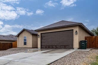 Building Photo - 309 Javier Dr