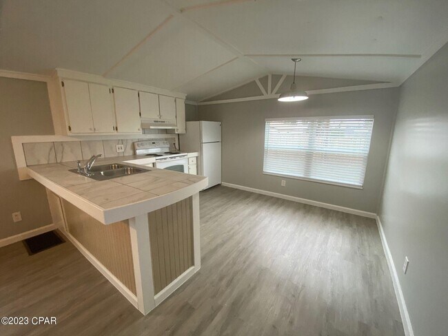 Foto del edificio - 4909 Lake Dr