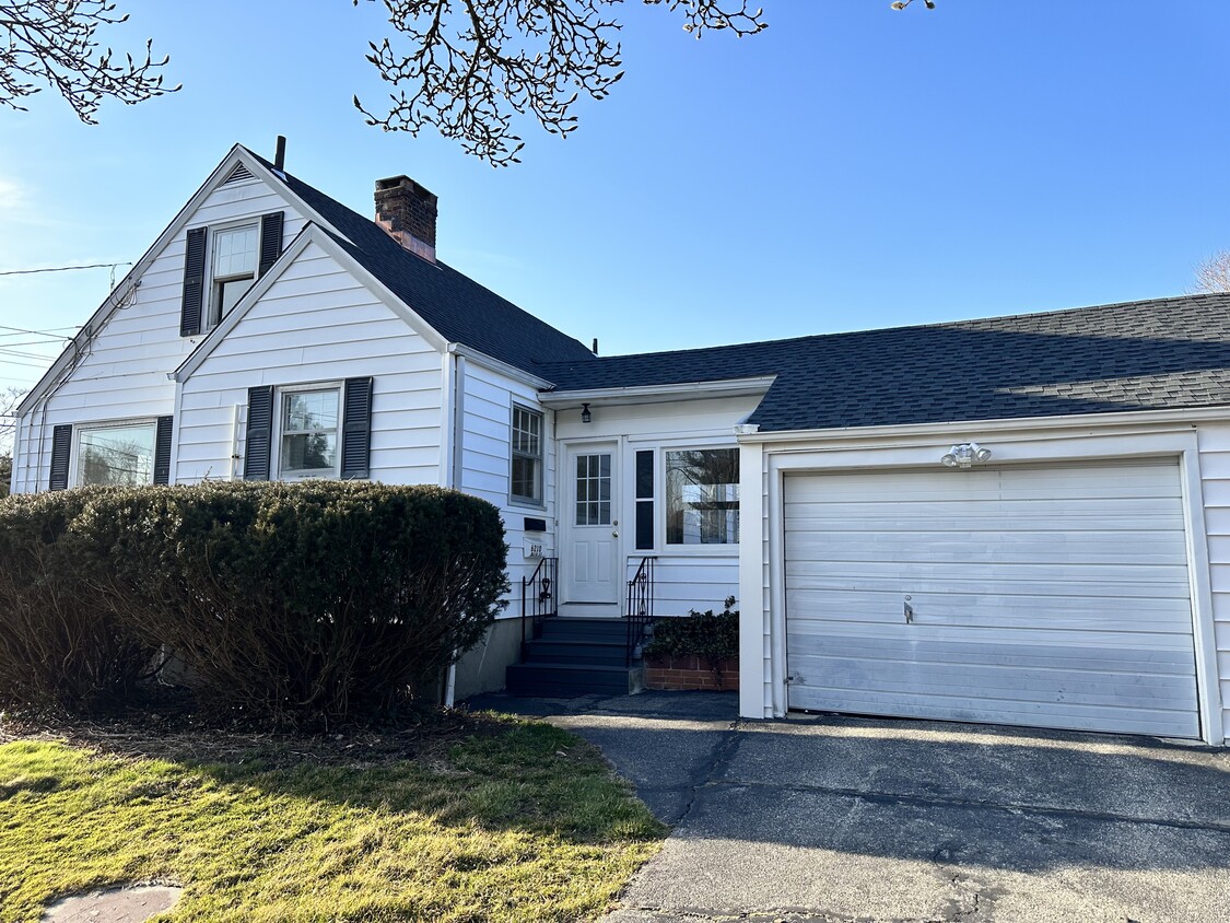 Primary Photo - 6210 Main St