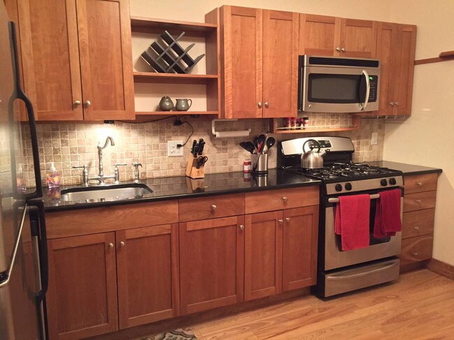 Foto del edificio - 344 W 3rd St