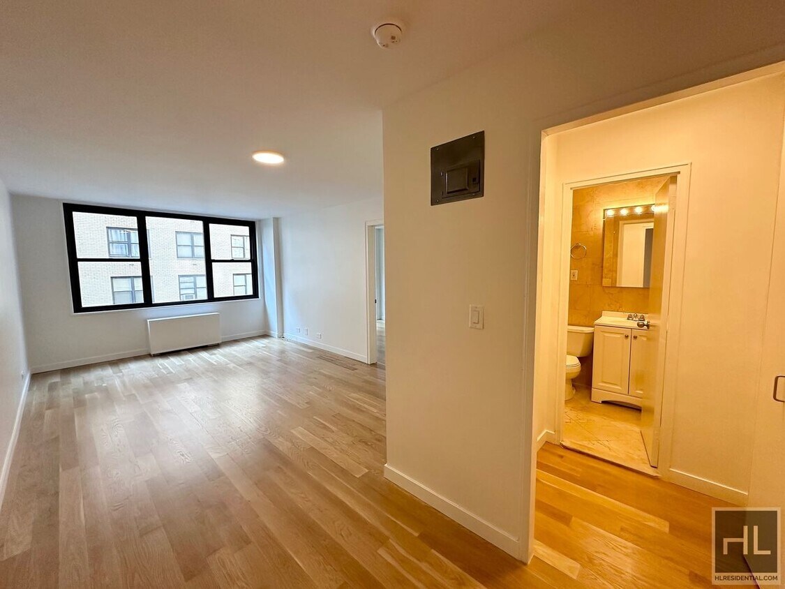 Primary Photo - AMAZING STUDIO APARTMENT!! AMAZING DEAL! W...