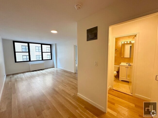 Building Photo - AMAZING STUDIO APARTMENT!! AMAZING DEAL! W...