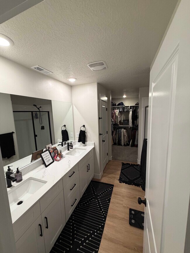 Building Photo - 1162 N 550 W