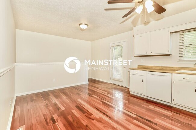 Foto del edificio - 3 Bedroom Pet-Friendly Home in LOUISVILLE,...