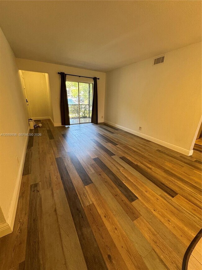 Foto del edificio - 103 Gardens Dr