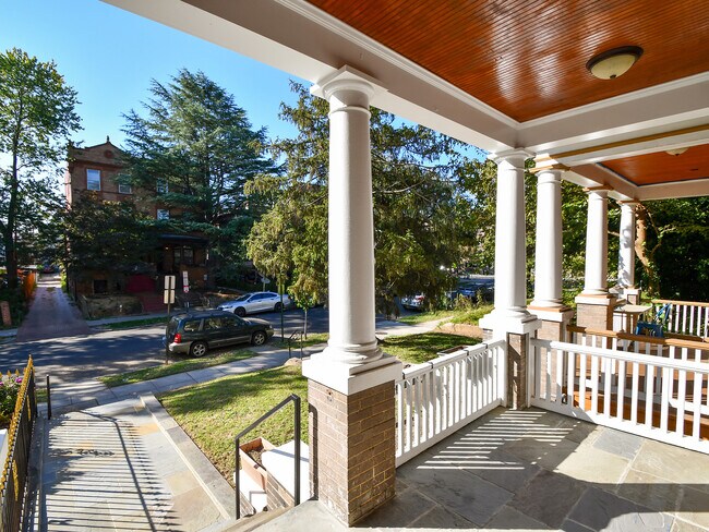 Building Photo - 1213 Lamont St NW