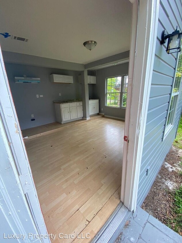 702704 St Clair St, Jacksonville, FL 32254 Apartment for Rent in