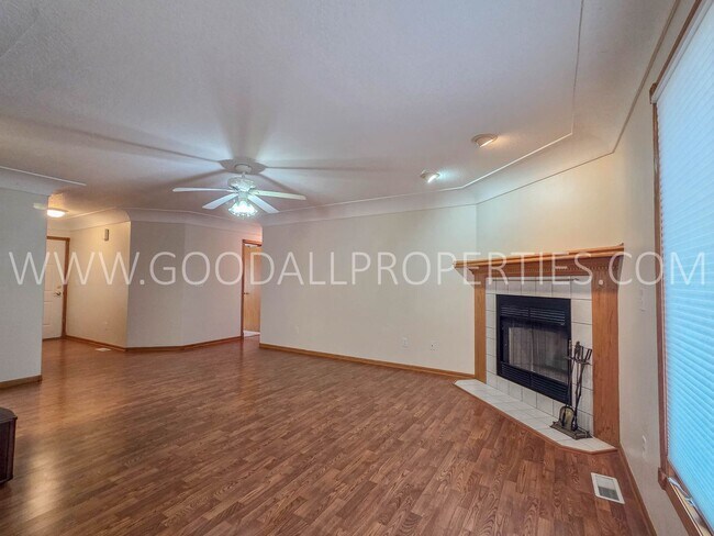 Foto del edificio - Spacious 5-Bedroom Ranch in the Heart of Waukee