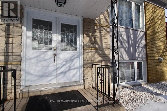 Building Photo - 89 Carillon St