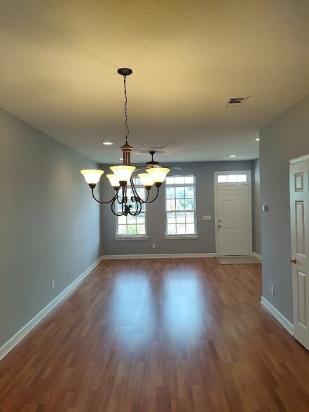 Foto del edificio - 611 Atkinson Dr