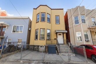 Building Photo - 109 Grace St