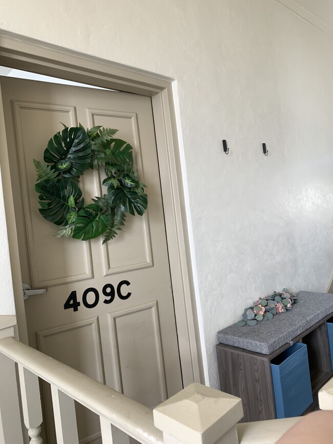 Entryway and Hallway seating area - 409 6th St