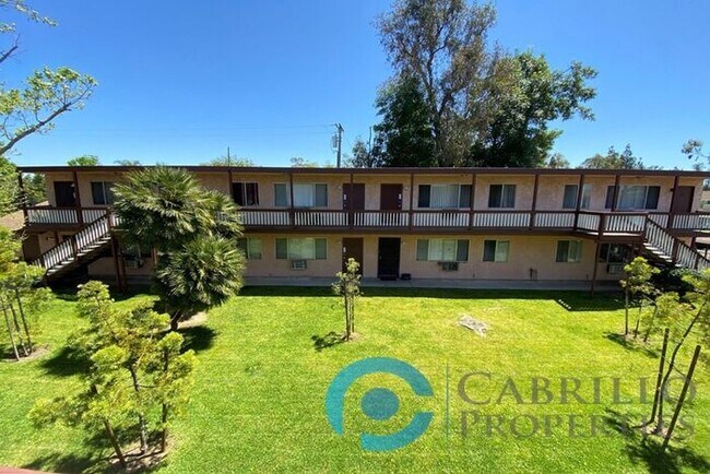 Building Photo - 925 Martin Dr