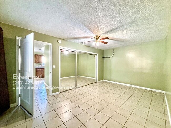 Building Photo - Charming 3-Bedroom Home with Fenced Yard a...