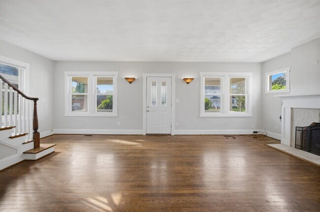 Foto del edificio - GORGEOUS 4 BED, 2.5 BATH HOME FOR RENT IN NORFOLK!