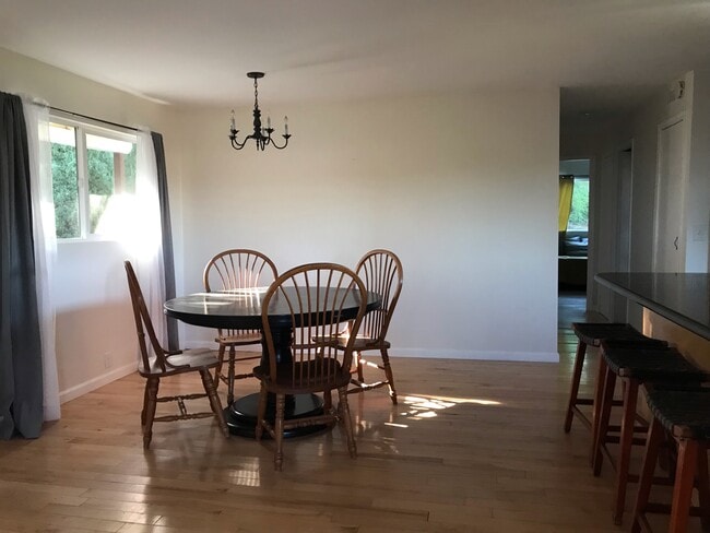 Building Photo - 1600 Henry Ridge Mtwy