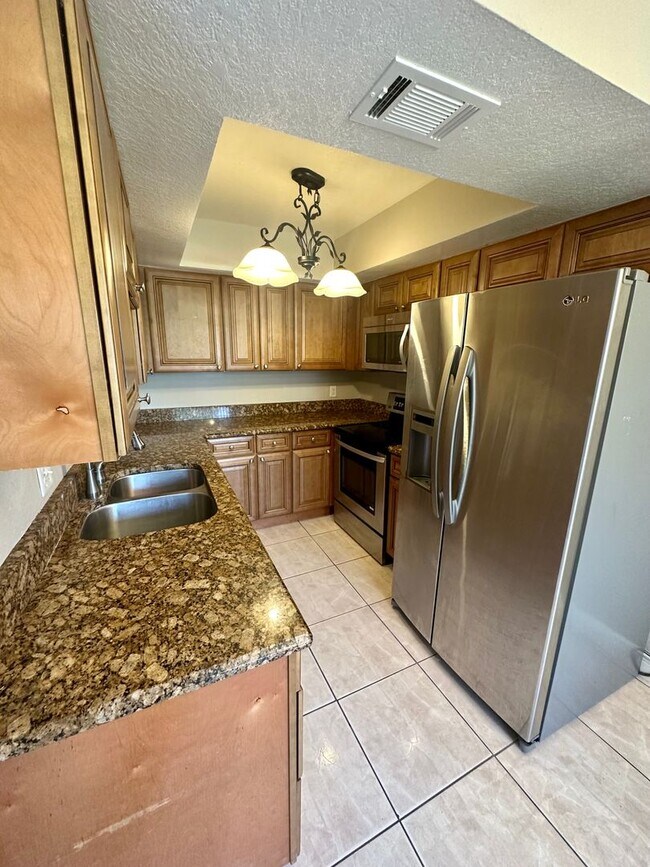 Building Photo - Corner 3/2 Remodeled Duplex in Rio Pinar L...
