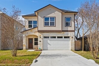 Building Photo - 2211 Silverbonnet St