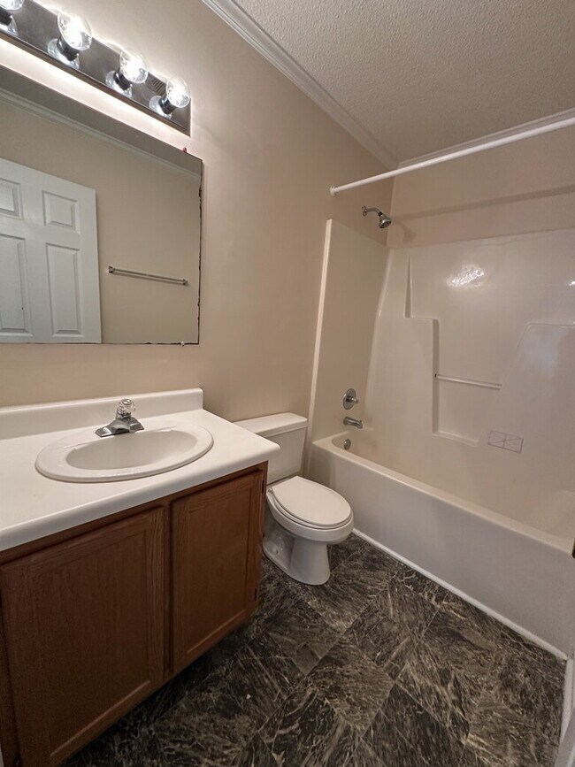 Foto del edificio - 133 Glenwood Dr