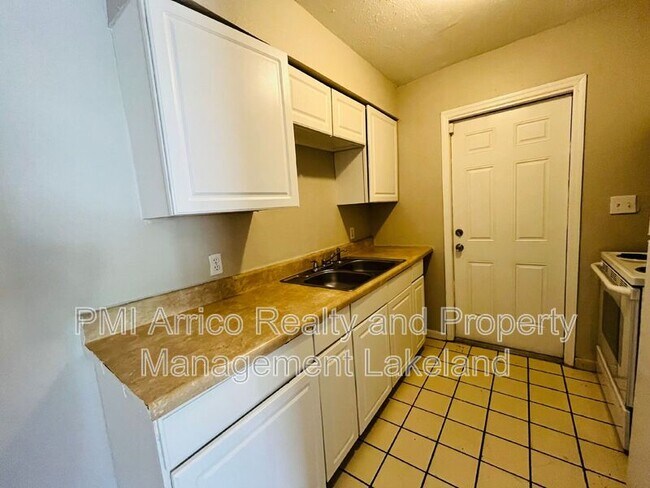 Foto del edificio - 1031 Crestview Ave
