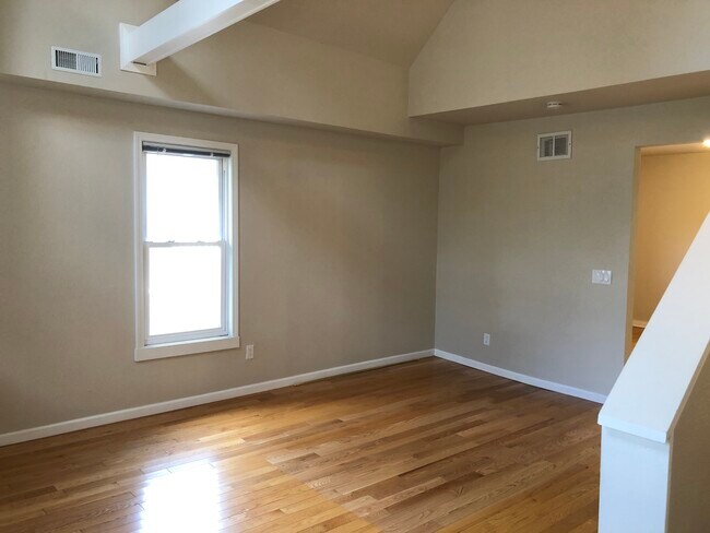 Foto principal - 954 1/2 Jenifer St