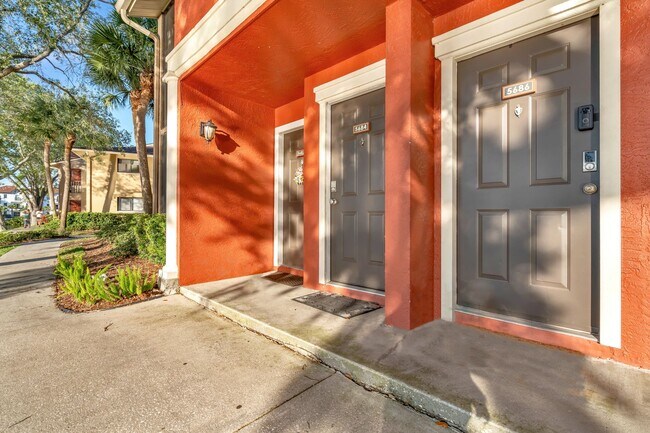 Building Photo - Remodeled 2/2 Waterfront Condo