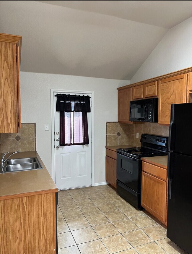 Kitchen - 1006 Leah Drive