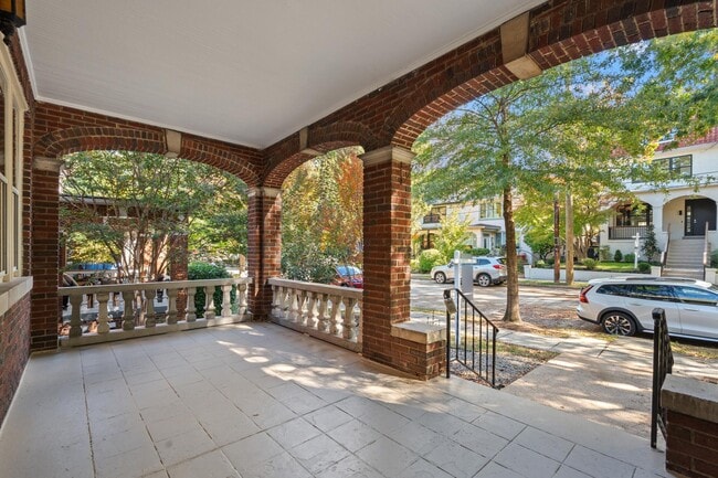 Photo - 2814 Bellevue Terrace NW House