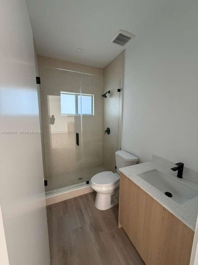 Building Photo - 831 SE 9th Ave